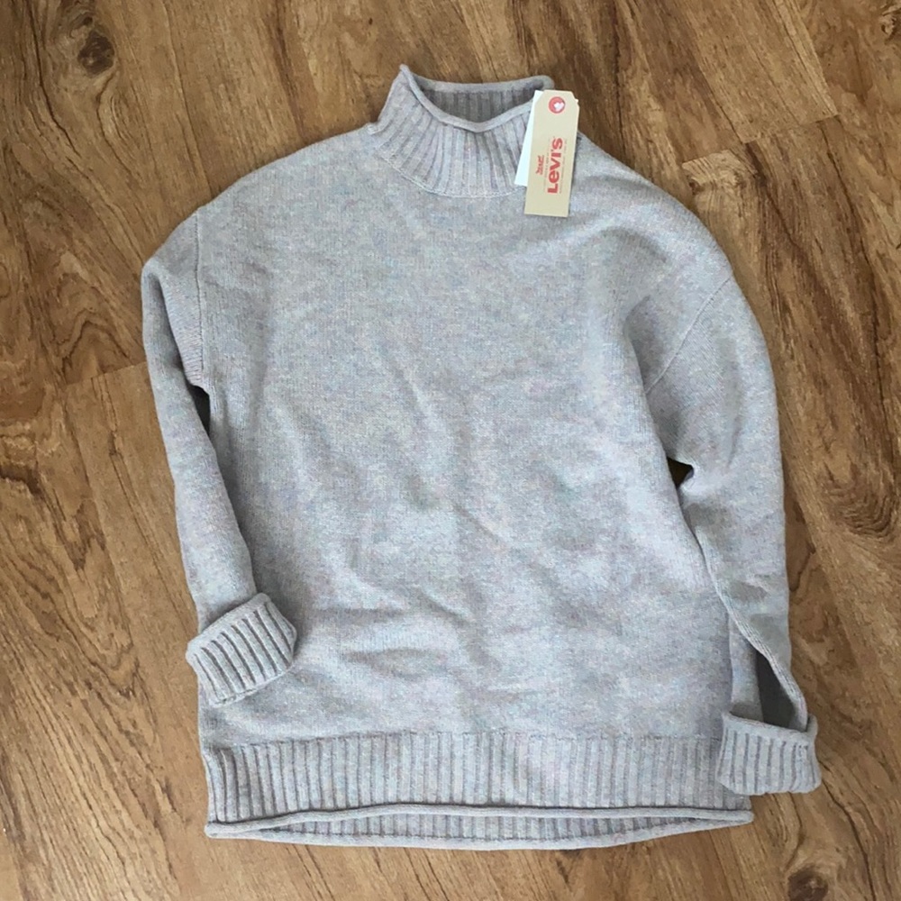 NWT Levi’s light gray sweater, XS